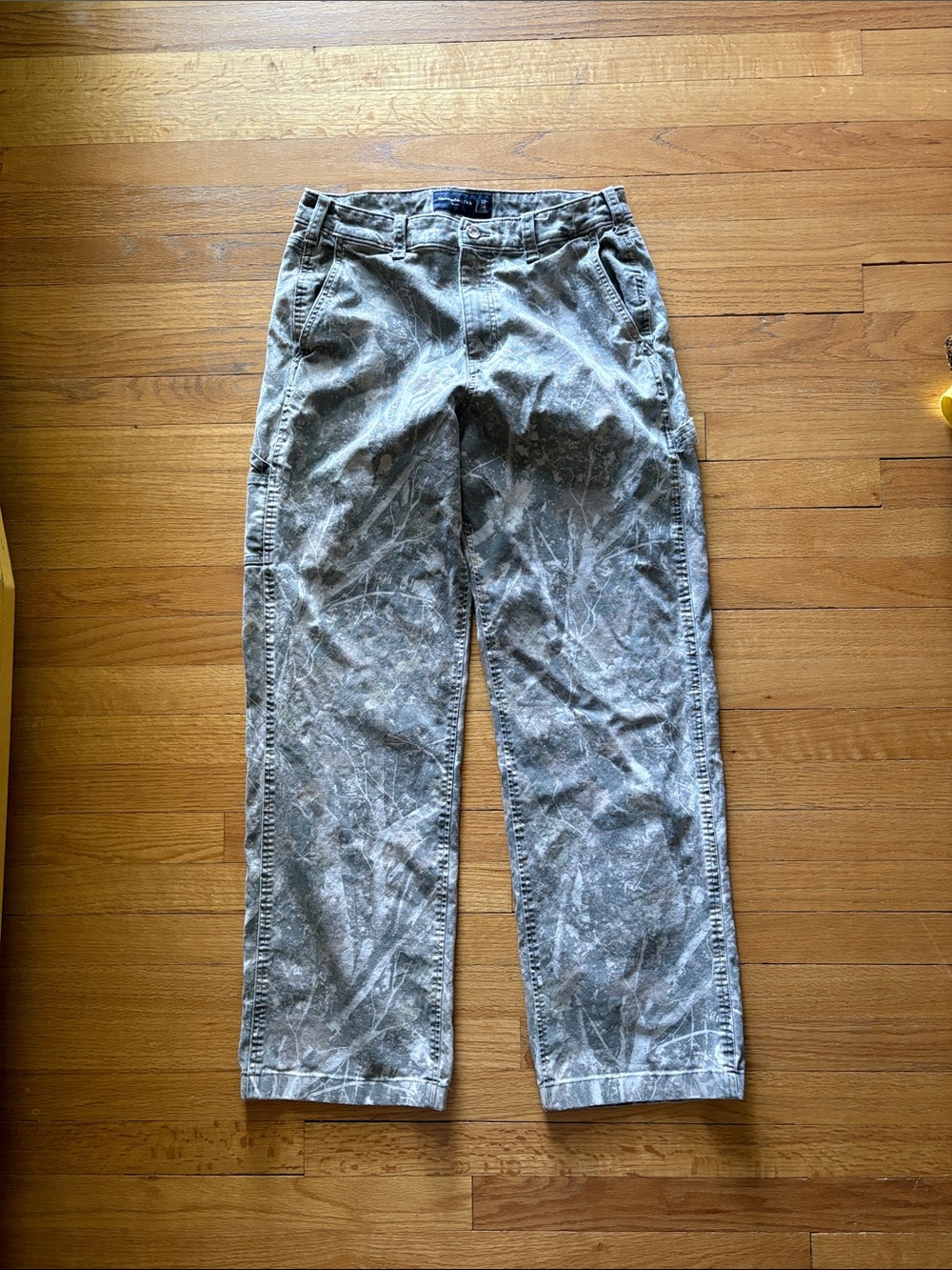 Abercrombie & Fitch men’s baggy camo carpenter jeans 32 x 34